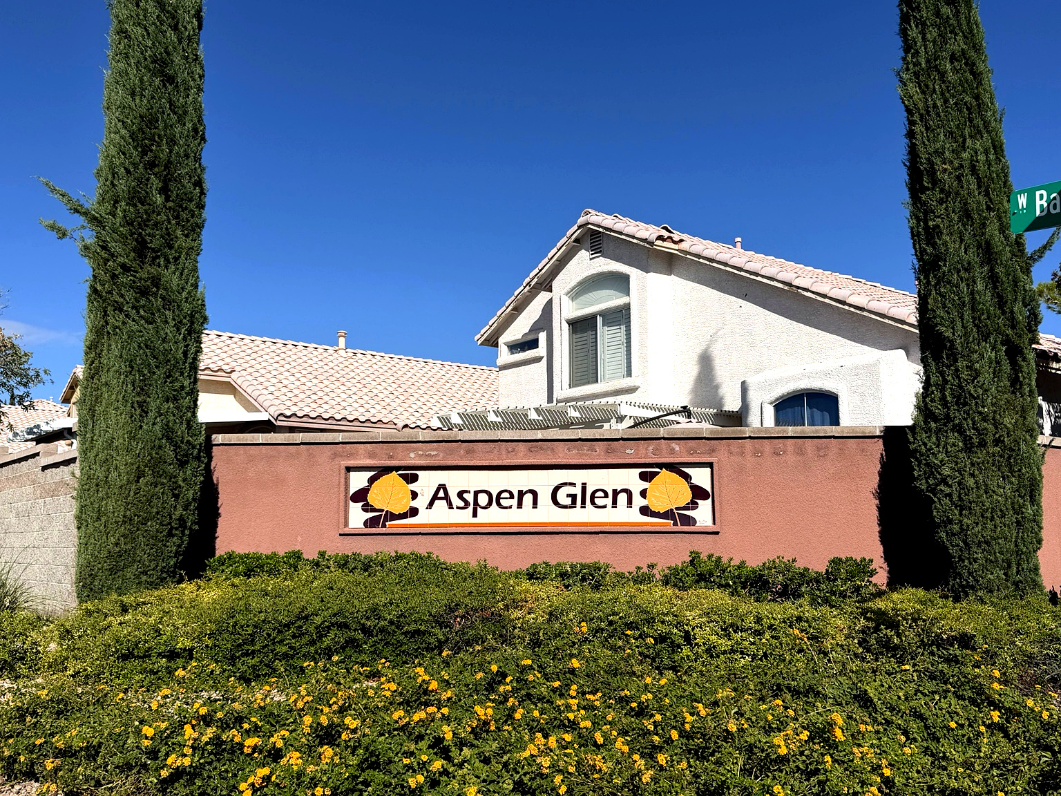 Aspen Glen entrance monument at The Crossing in Summerlin
