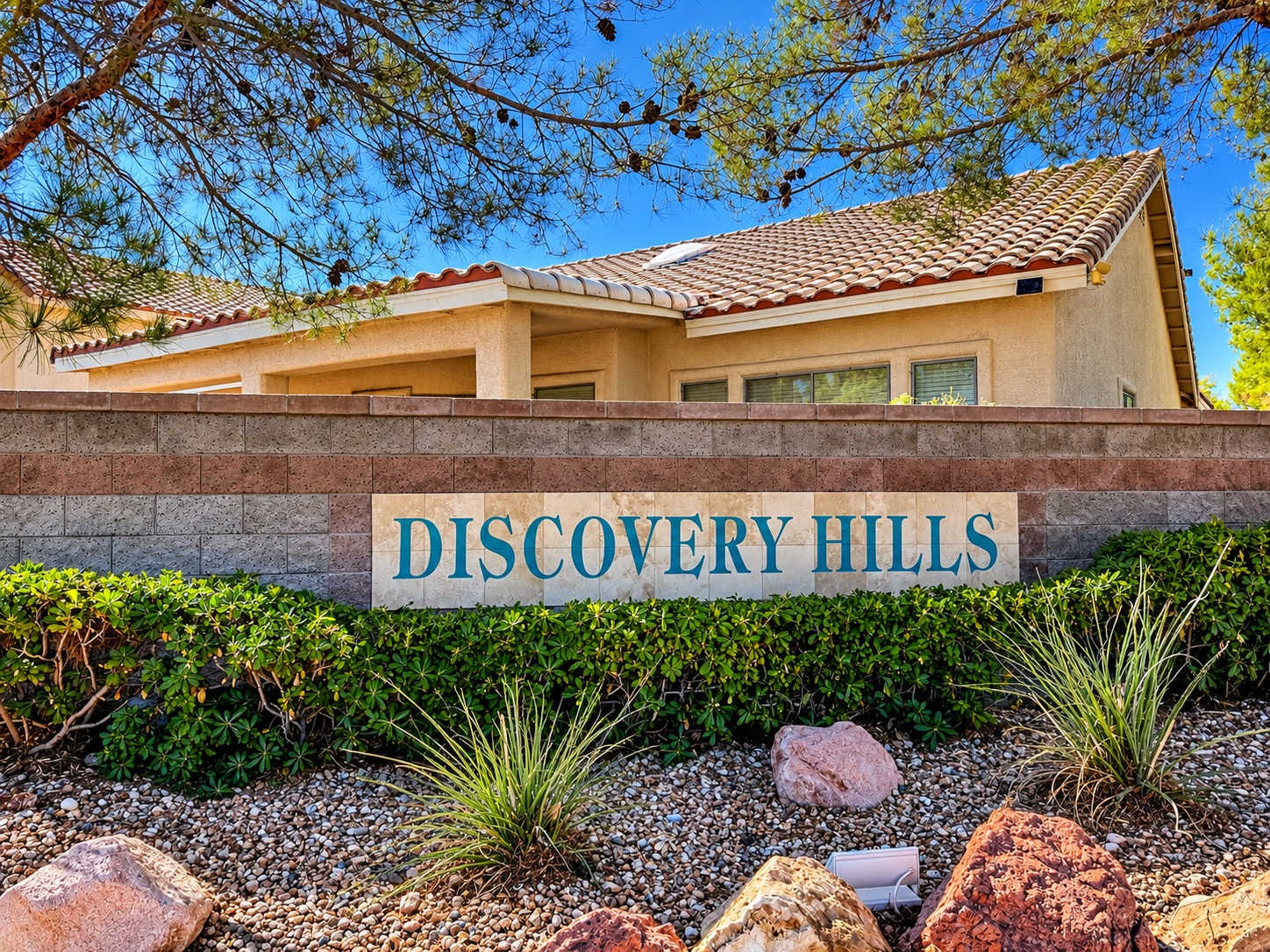 Discovery Hills entrance monument at The Crossing in Summerlin